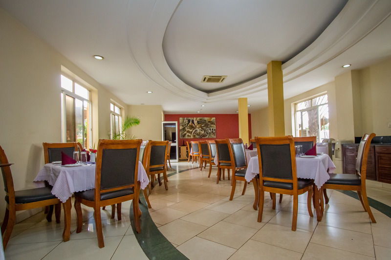 City Royal Resort Hotel Kyambogo  Экстерьер фото