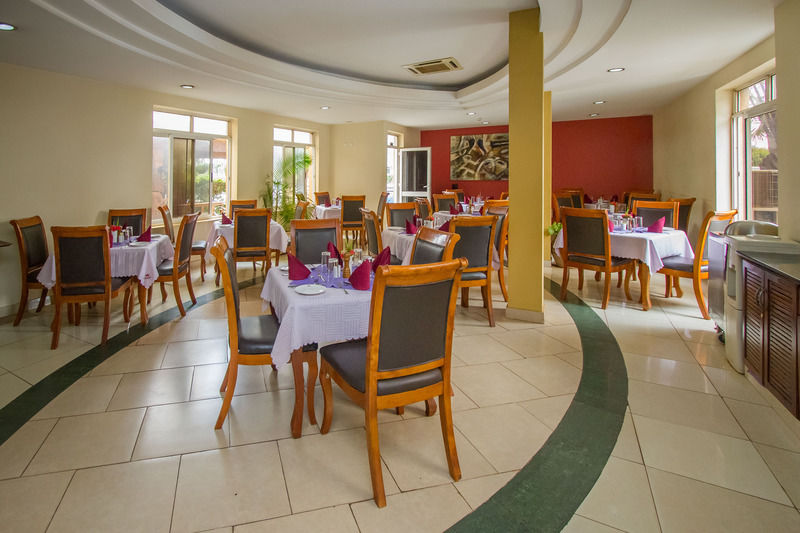City Royal Resort Hotel Kyambogo  Экстерьер фото