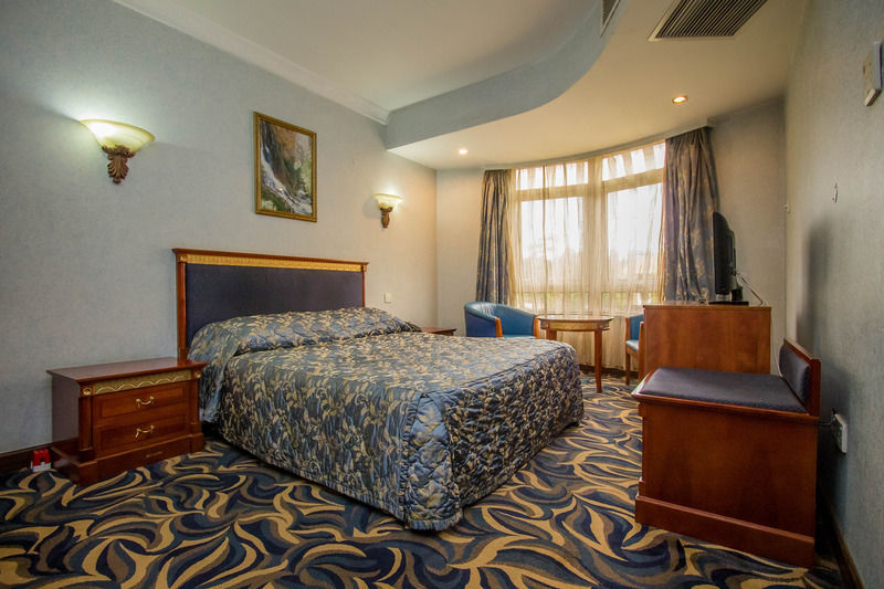 City Royal Resort Hotel Kyambogo  Экстерьер фото