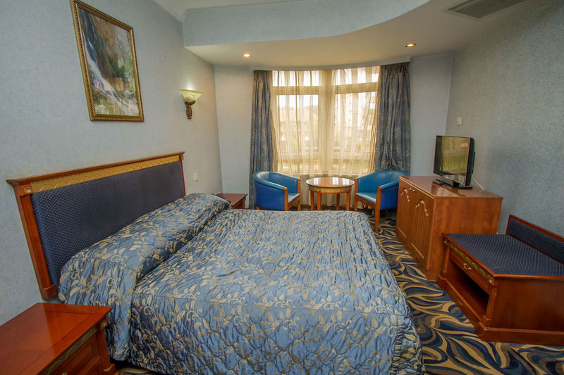 City Royal Resort Hotel Kyambogo  Экстерьер фото