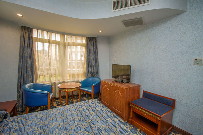 City Royal Resort Hotel Kyambogo  Экстерьер фото