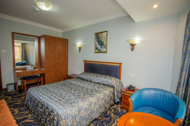 City Royal Resort Hotel Kyambogo  Экстерьер фото