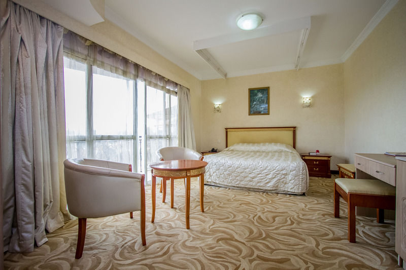 City Royal Resort Hotel Kyambogo  Экстерьер фото