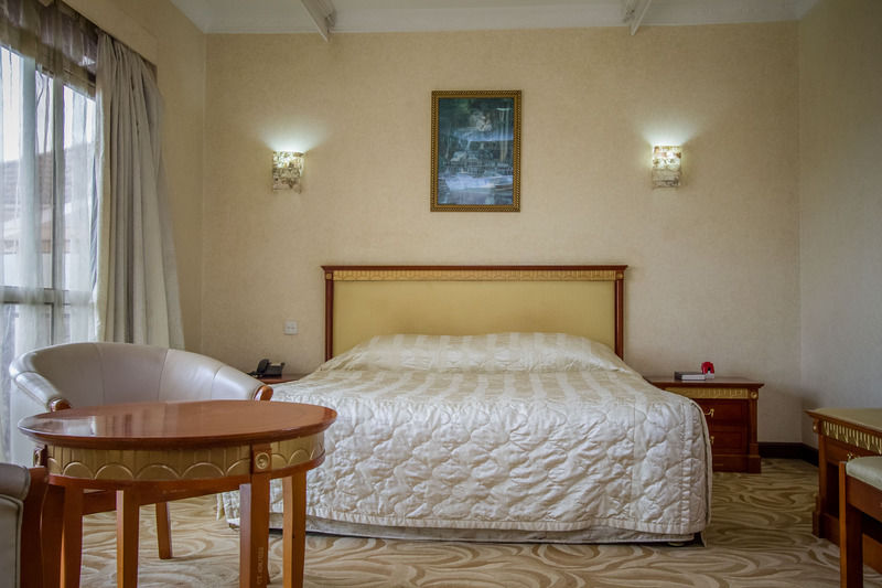 City Royal Resort Hotel Kyambogo  Экстерьер фото