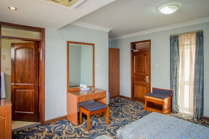 City Royal Resort Hotel Kyambogo  Экстерьер фото