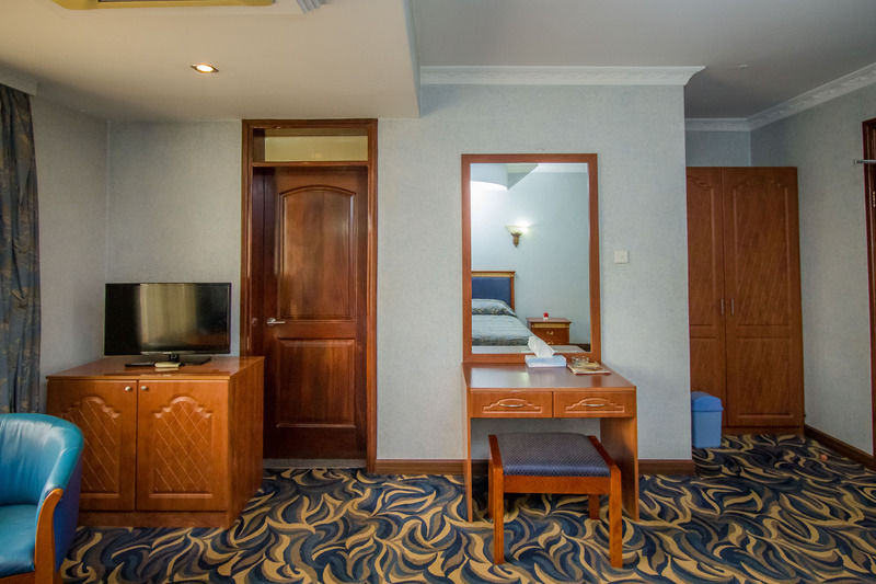 City Royal Resort Hotel Kyambogo  Экстерьер фото