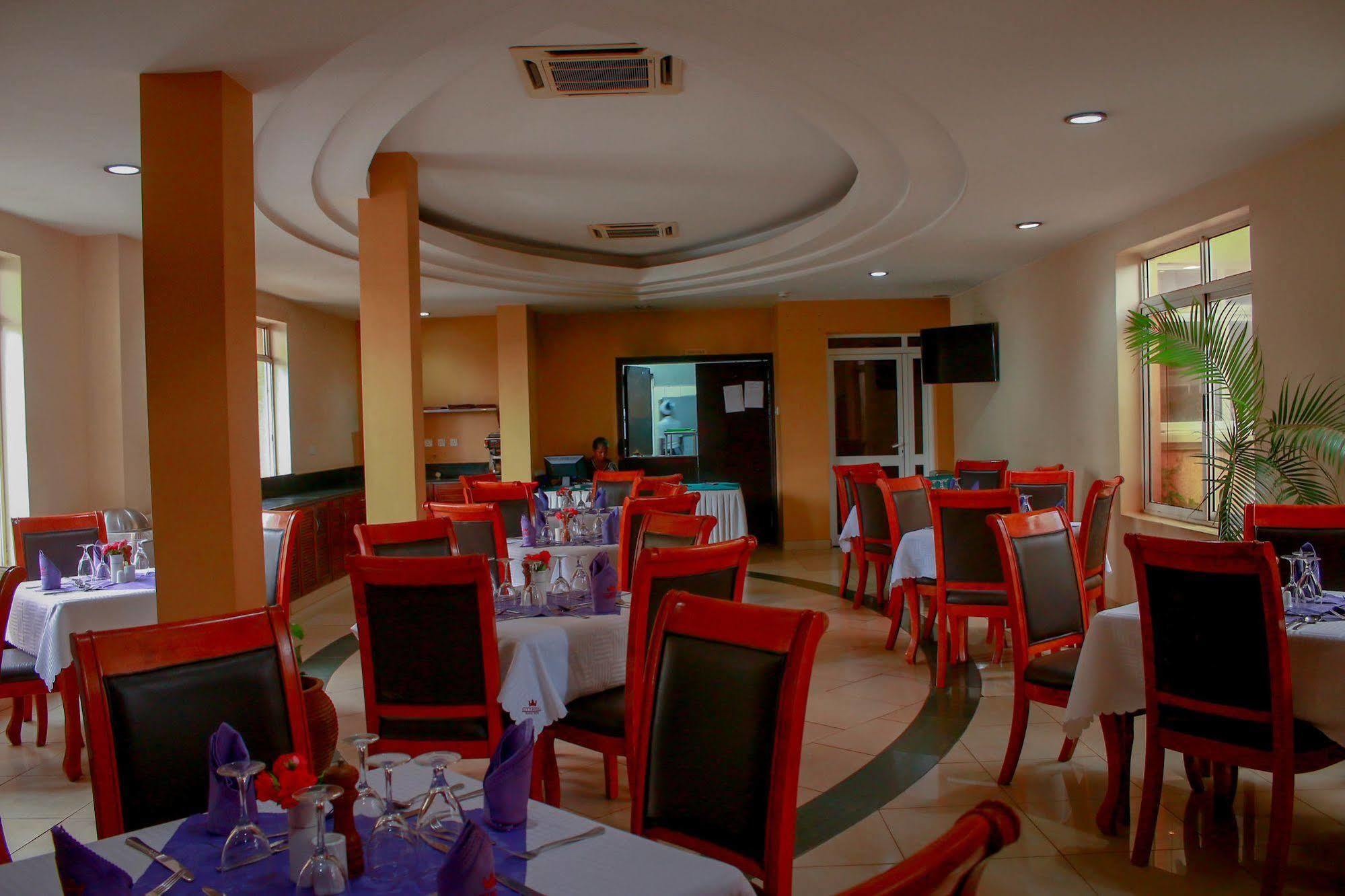 City Royal Resort Hotel Kyambogo  Экстерьер фото