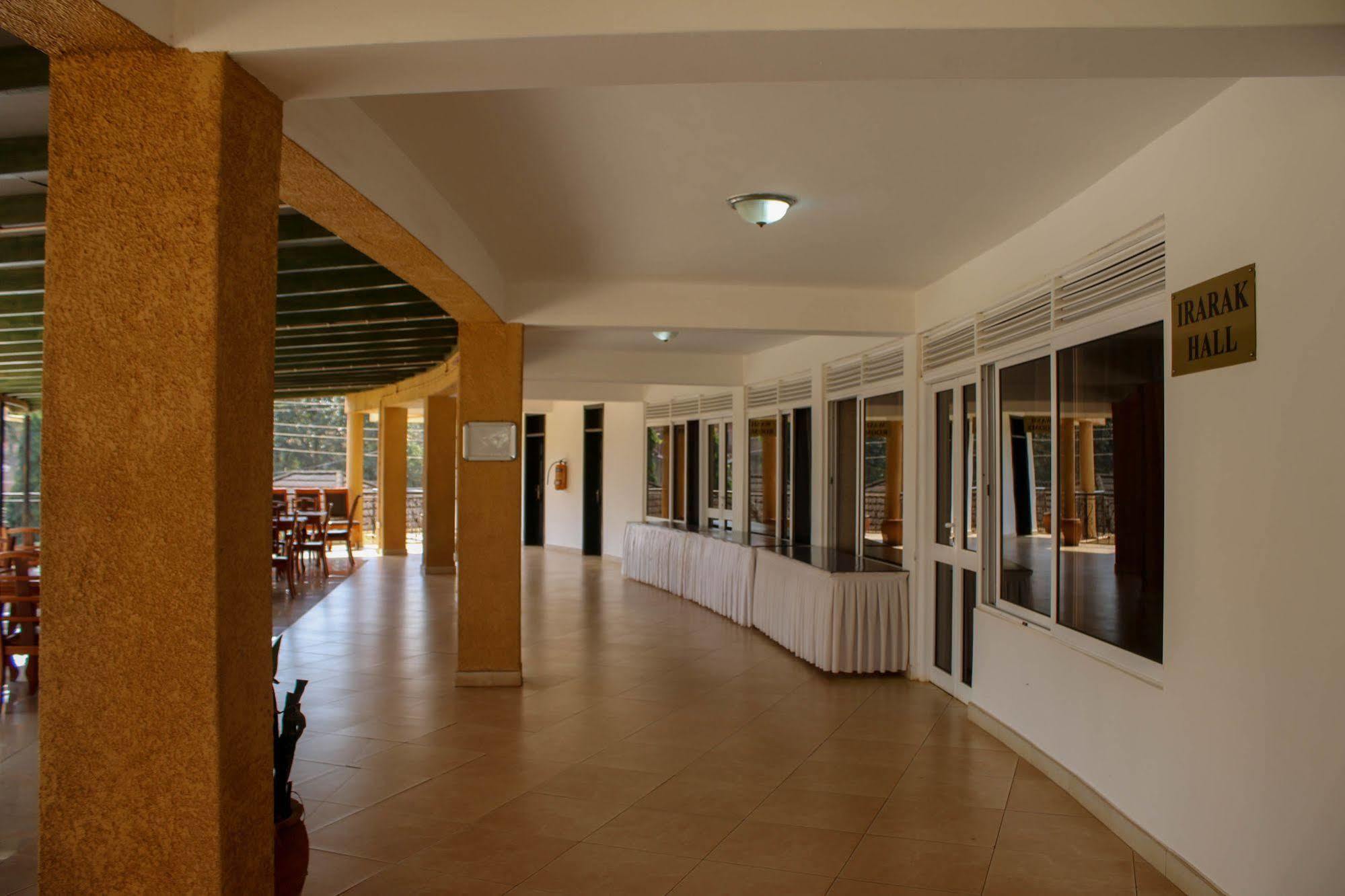 City Royal Resort Hotel Kyambogo  Экстерьер фото