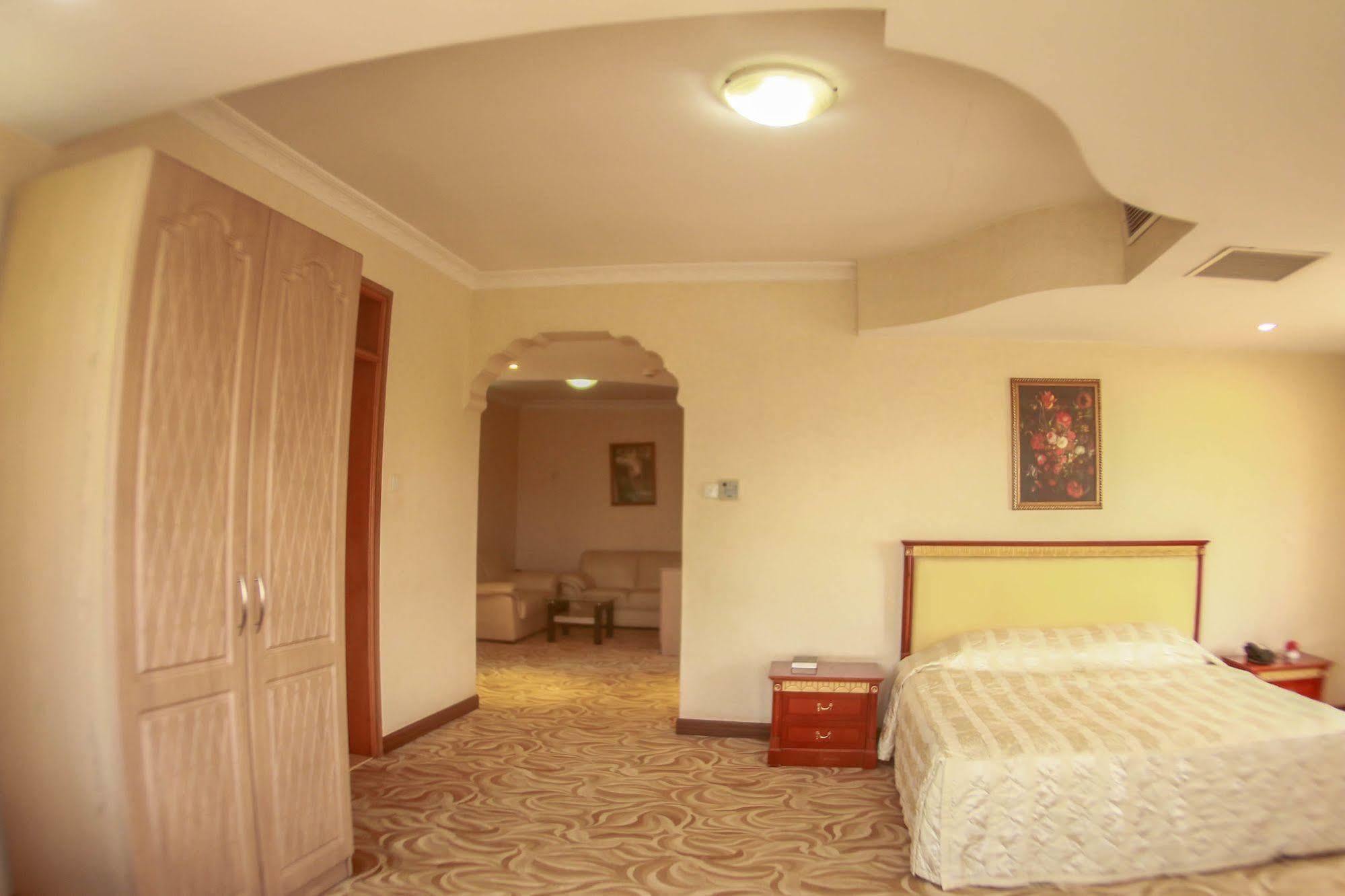 City Royal Resort Hotel Kyambogo  Экстерьер фото