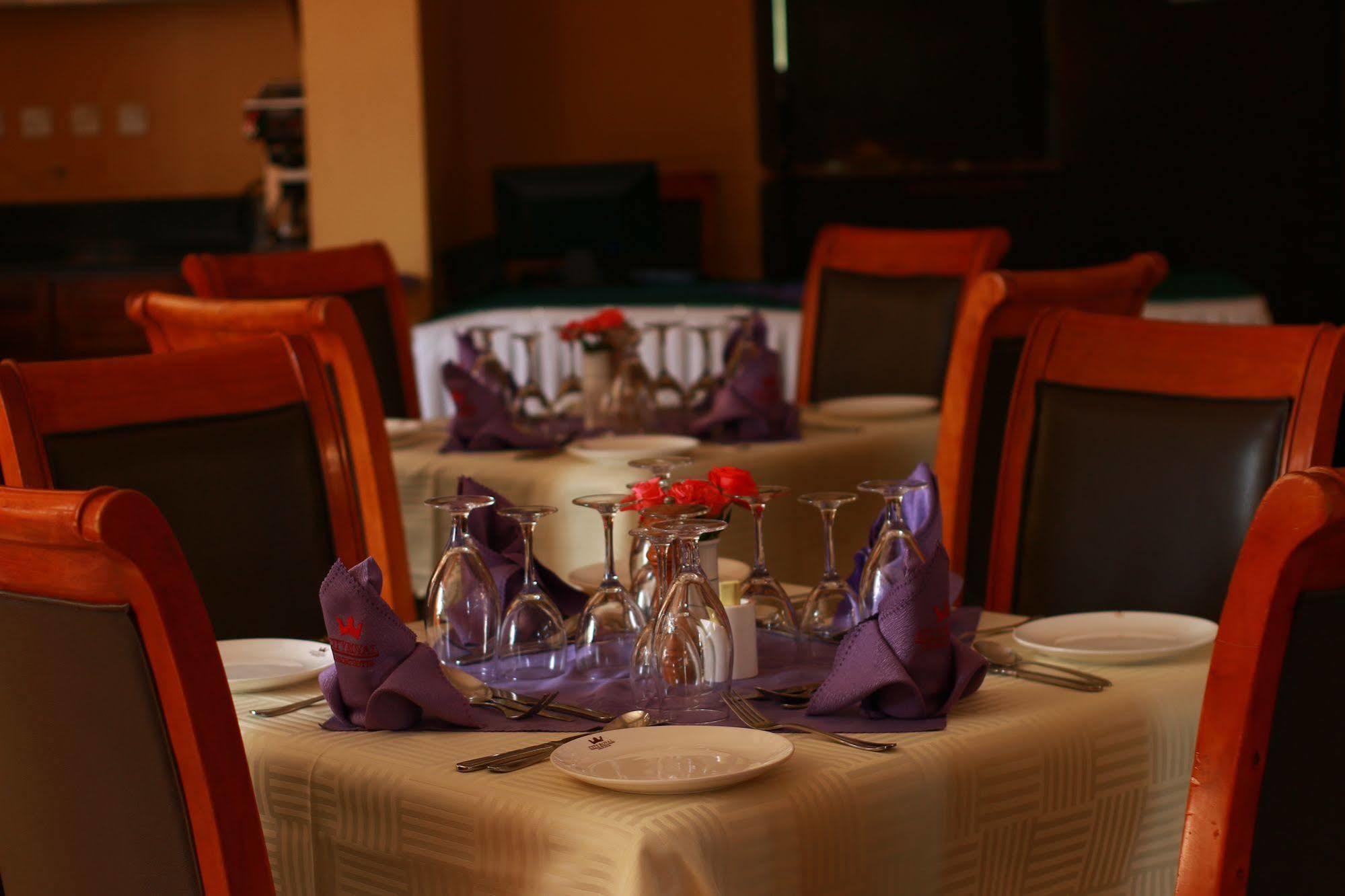 City Royal Resort Hotel Kyambogo  Экстерьер фото