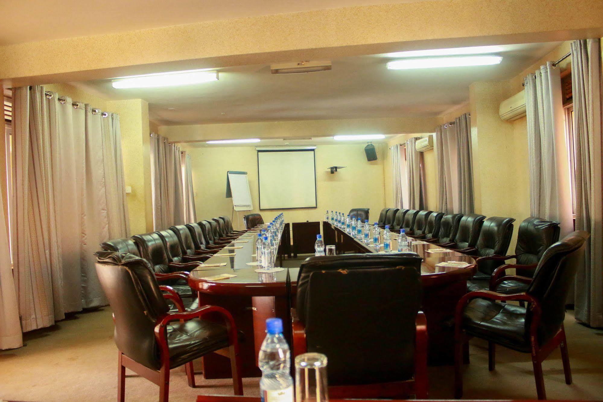 City Royal Resort Hotel Kyambogo  Экстерьер фото