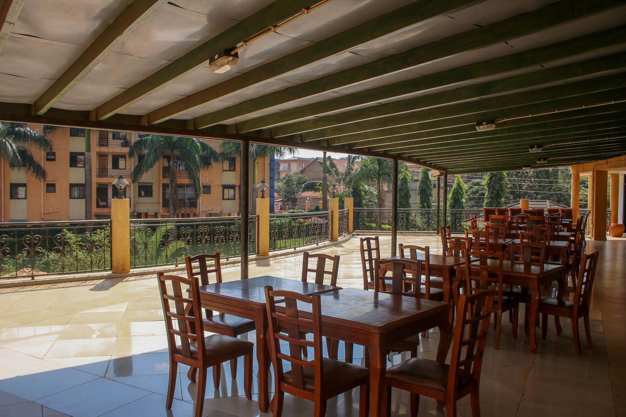 City Royal Resort Hotel Kyambogo  Экстерьер фото