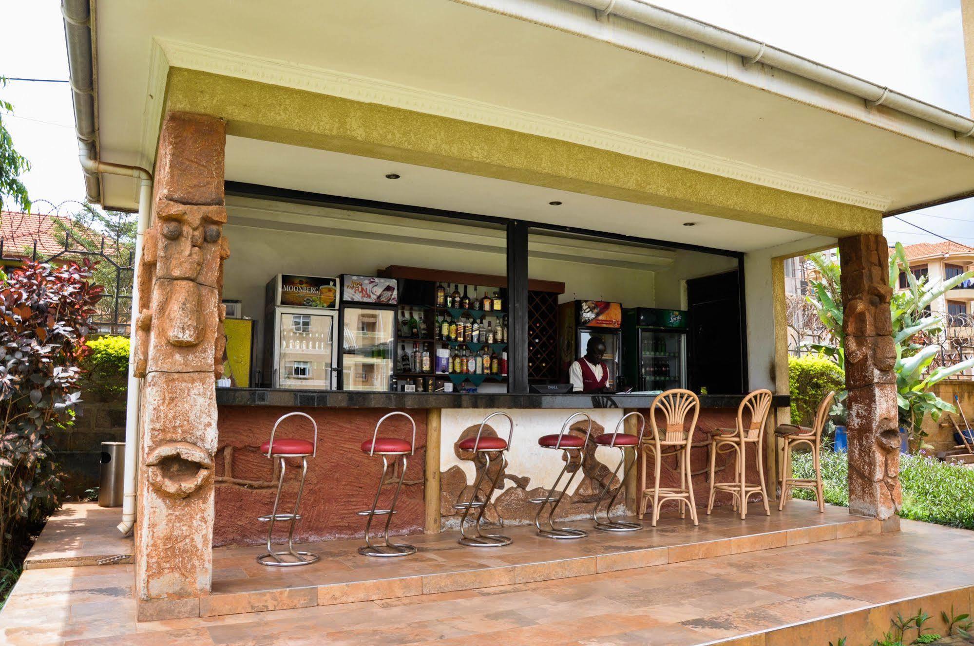 City Royal Resort Hotel Kyambogo  Экстерьер фото